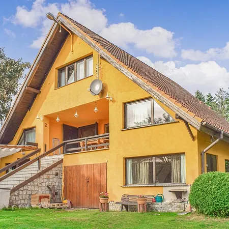 Апартаменты 2 Bedroom Lovely In Волин