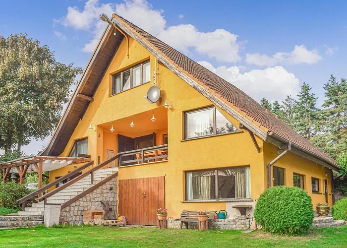 Апартаменты 2 Bedroom Lovely In Волин