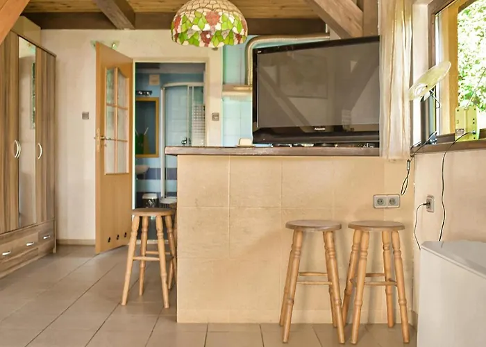 2 Bedroom Lovely In *