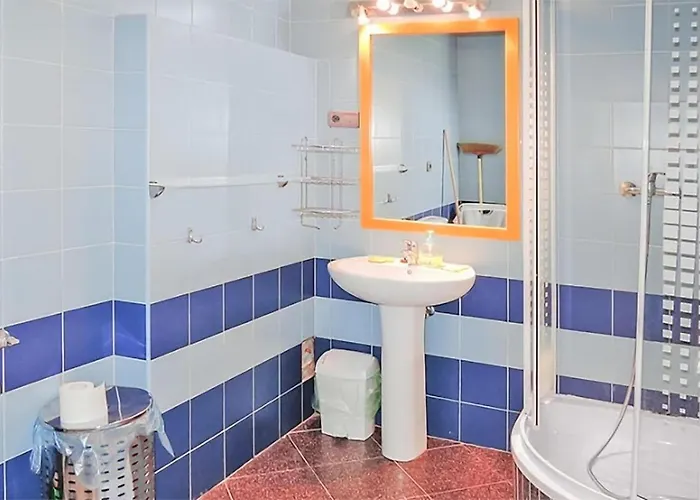 Апартаменты 2 Bedroom Lovely In *