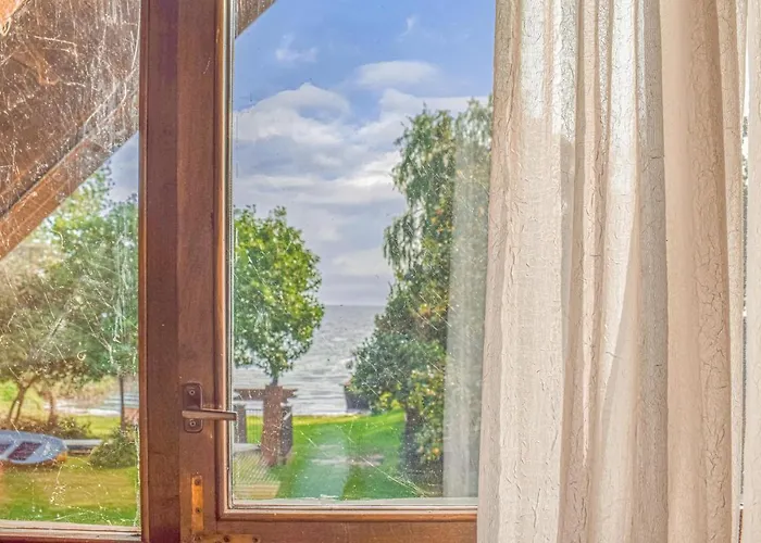 Апартаменты 2 Bedroom Lovely In *